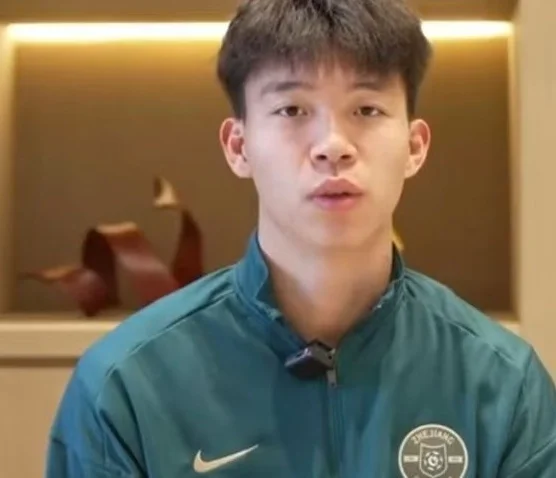 王钰栋：如果不踢球会考虑送外卖，正在学英语为留洋做准备！相关图四