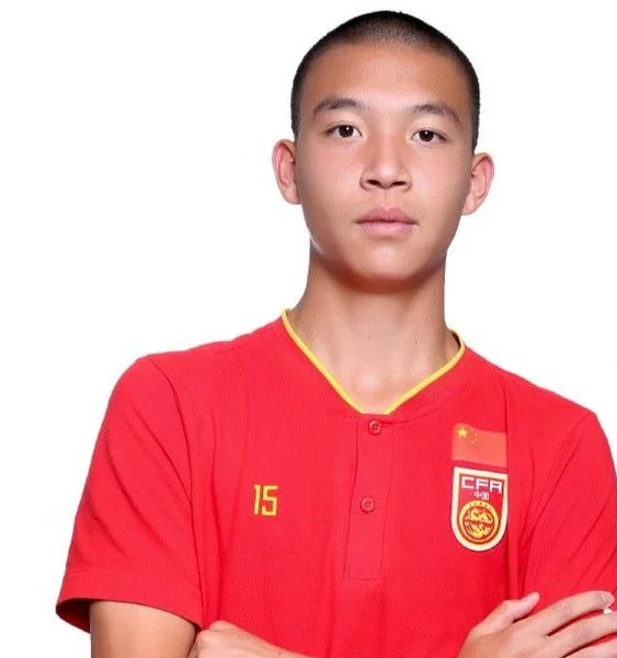 王钰栋：喜欢姆巴佩绝不是因为我长得像，经常看比赛模仿他的球风相关图二
