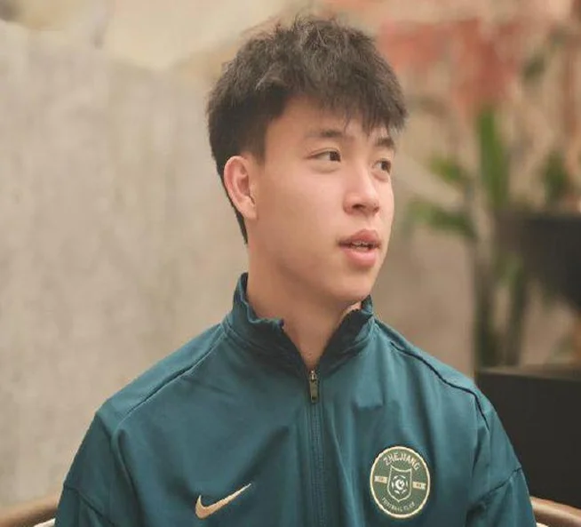 王钰栋：喜欢姆巴佩绝不是因为我长得像，经常看比赛模仿他的球风