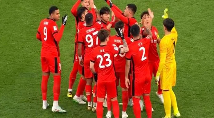 0-1，莱昂纳多进球被吹，上海海港不敌横滨水手 颜骏凌扑出必进球