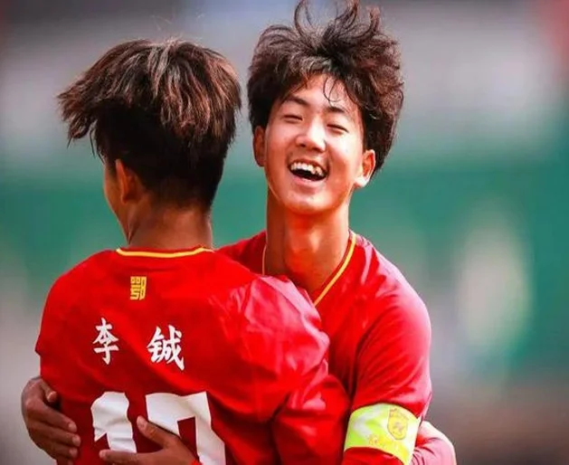 坐镇新华路，湖北U16男足4比0取开门红！