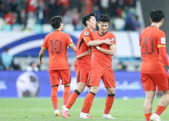 国足3-1科威特，4连胜！拜合拉木李磊破门，塞尔吉尼奥无缘首发相关图三