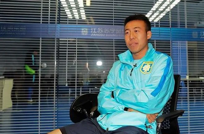 “我不喜欢大连人”，李铁一句话废掉一名球员，里皮也没如此霸道