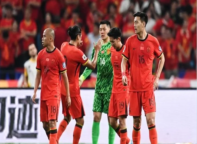 把黄政宇当坎特用？任性的伊万昏招频出！国足提前无缘直通美加墨