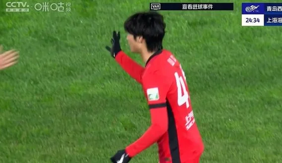 3-3！卫冕冠军上港拒绝赛季首败，19岁小将独造3球一战成名！相关图四