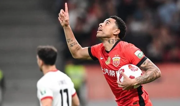 武磊假摔染黄，韦世豪弑旧主！蓉城3-1海港，送卫冕冠军首败！相关图三