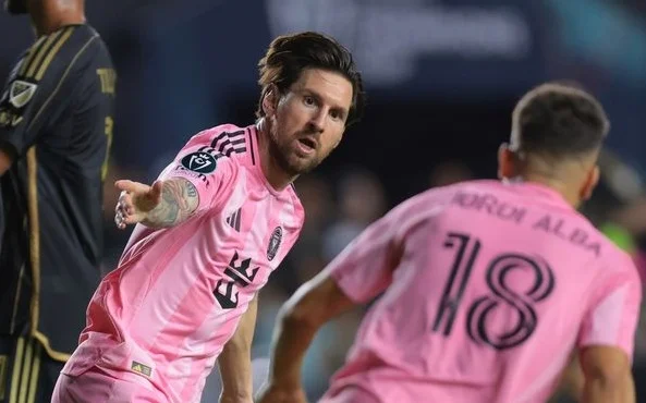 刺激夜！梅西险轰世界波，巴萨4-3，曼城2-0，拜仁4-0，马竞0-1