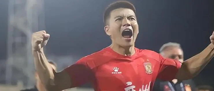 8轮仅出战2次，昔日国足希望之星惨遭斯卢茨基冷落，沦为中超鸡肋相关图五