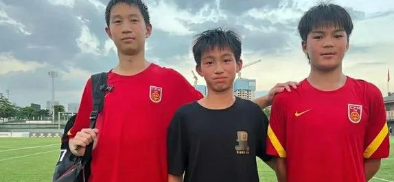 10后第一人！董路哽咽官宣：足球小将加盟西甲队，或是巴萨、西人相关图四
