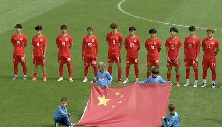 10后第一人！董路哽咽官宣：足球小将加盟西甲队，或是巴萨、西人