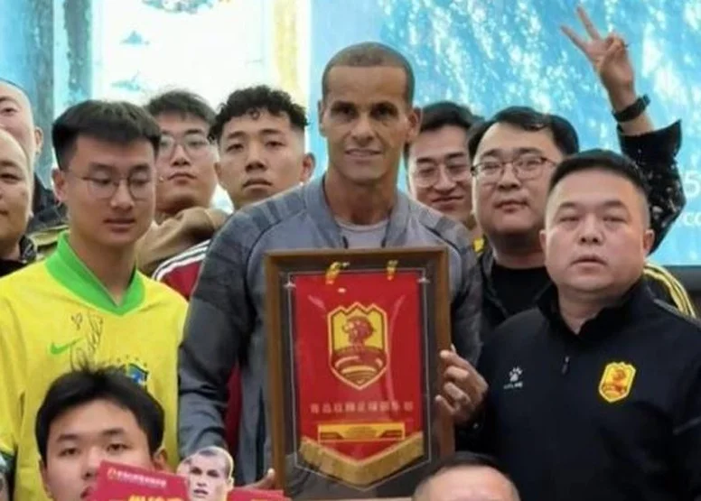 心情不佳？记者：青岛红狮输球后，里瓦尔多并未参加友谊比赛