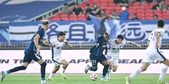 郑浩乾破门将比分反超 武汉三镇主场 2-1 逆转天津津门虎相关图二