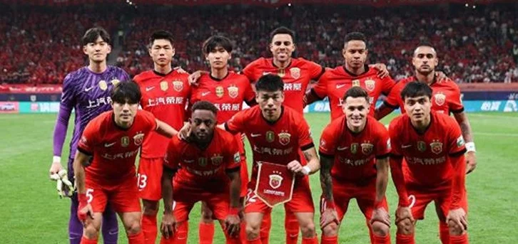 随着泰山1-1，国安2-1，中超积分榜更新，上海海港跌出前三