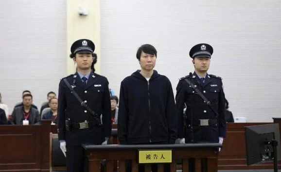 李铁痴心妄想！专家：法律早有明确规定 国足外教受贿也得判刑相关图三