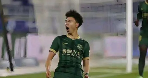 中超浙江队主场4-2力克亚泰获两连胜 王钰栋陶强龙进球相关图五