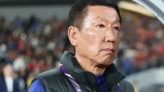 齐鲁德比泰山战平海牛，一地鸡毛，济南奥体球迷高呼崔康熙下课相关图二