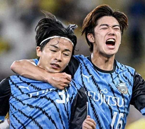 足坛悲喜夜：亚马尔创纪录 巴萨3-3送国米5场0胜 C罗无缘亚冠决赛相关图四