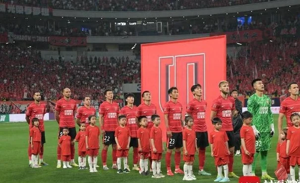 中超榜首大战前瞻：蓉城主场战申花，矛与盾的较量