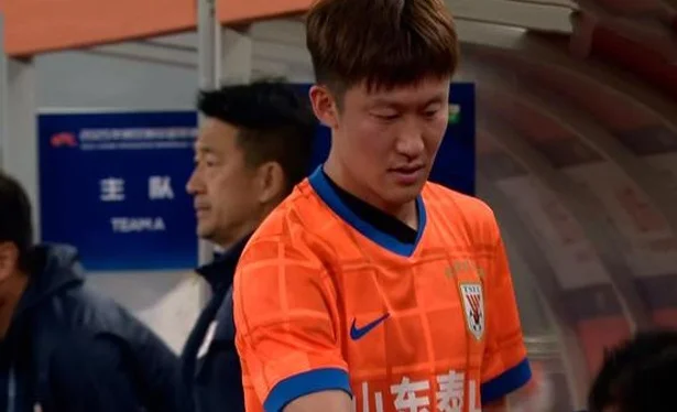 1-1，泰山队送李霄鹏“救命”1分 谢文能拼出机会 崔康熙再用彭毕相关图三