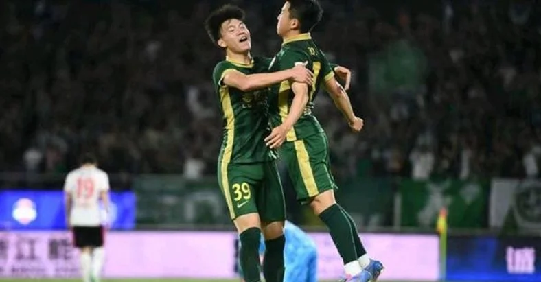 中超浙江队主场4-2力克亚泰获两连胜 王钰栋陶强龙进球