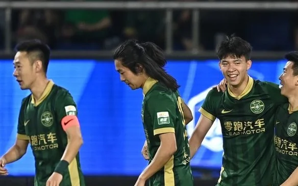 4-2！18岁天才梅开二度，创造中超历史，程进踢疯了：助攻戴帽相关图二