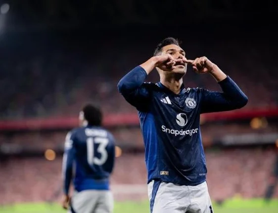 狂欢夜！切尔西4-1大胜，曼联3-0攻克魔鬼主场，热刺有望会师红魔