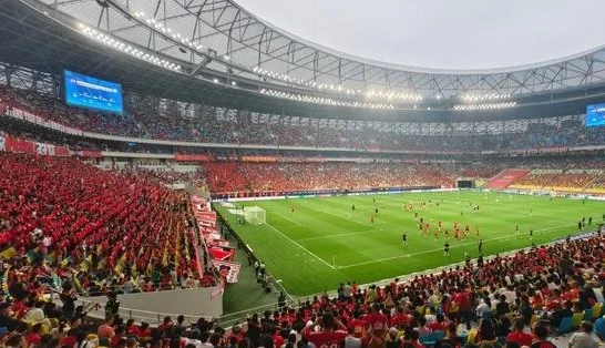 中超积分榜：成都蓉城3连胜登上榜首，青岛西海岸升至第七相关图三