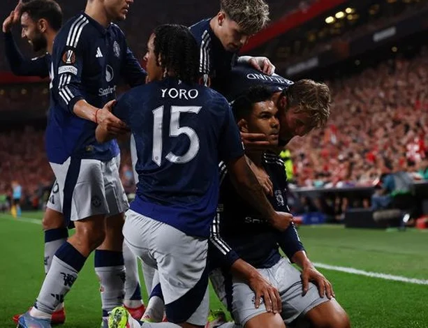 足坛狂欢夜！英超3强齐齐奏凯：曼联3:0，或会师热刺，切尔西4:1