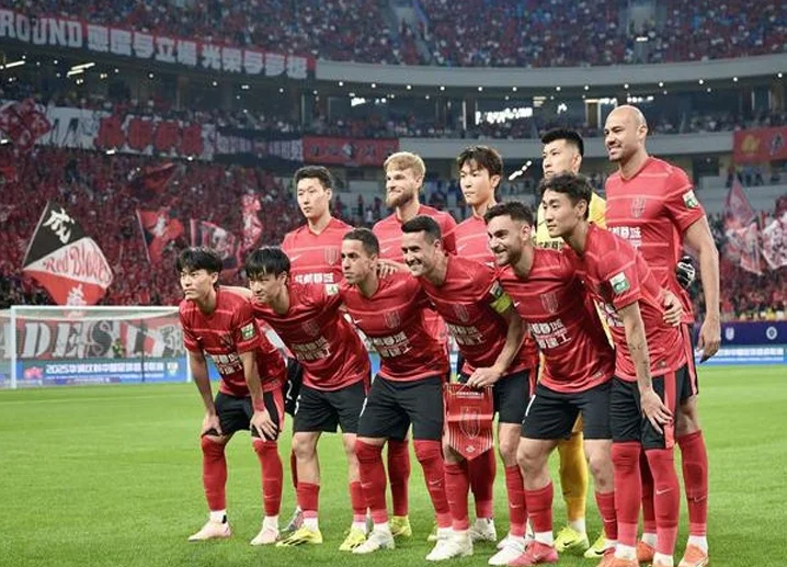 “五一”假期凤凰山上演足球盛宴：成都蓉城拿下领头羊，首次登顶中超榜首！相关图三