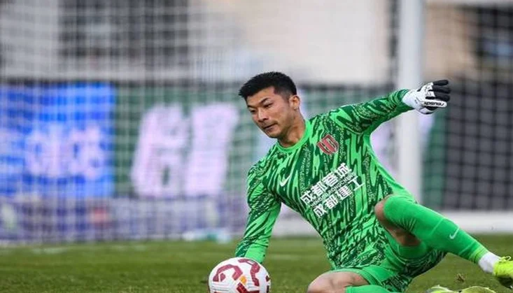 国足一门真要易主？34岁刘殿座9场中超仅丢4球！他登场蓉城仍不败