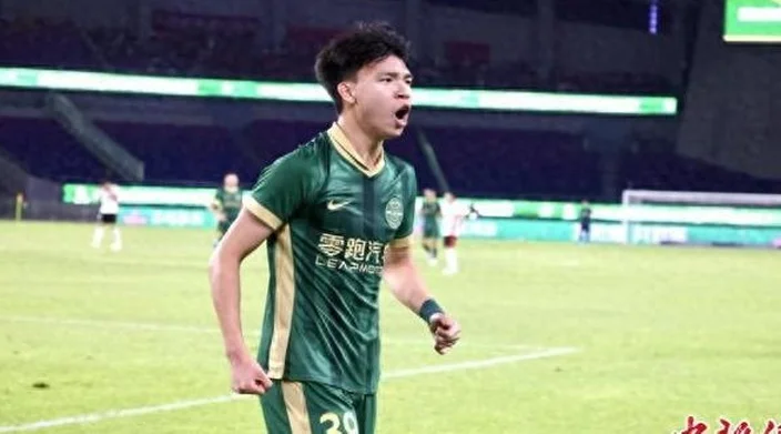 中超：浙江绿城4比2胜长春亚泰 王钰栋双响