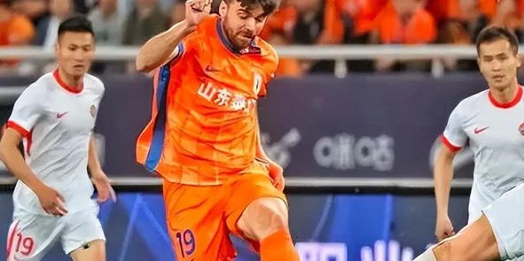 山东泰山战平海牛，瓦科进球，克雷桑带伤坚持，崔康熙不离替补席相关图三