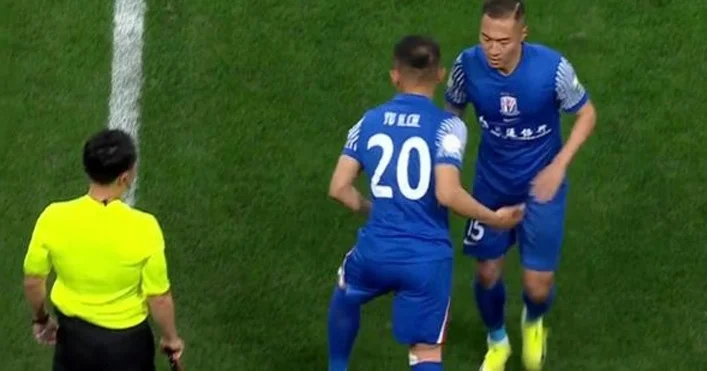 0-1！上海申花轰然倒下，于汉超替补难救主，特谢拉被红牌罚下相关图五