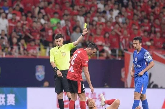 1-0登顶，中超第1首败倒下，成都队爆发23分，追平上海队相关图三