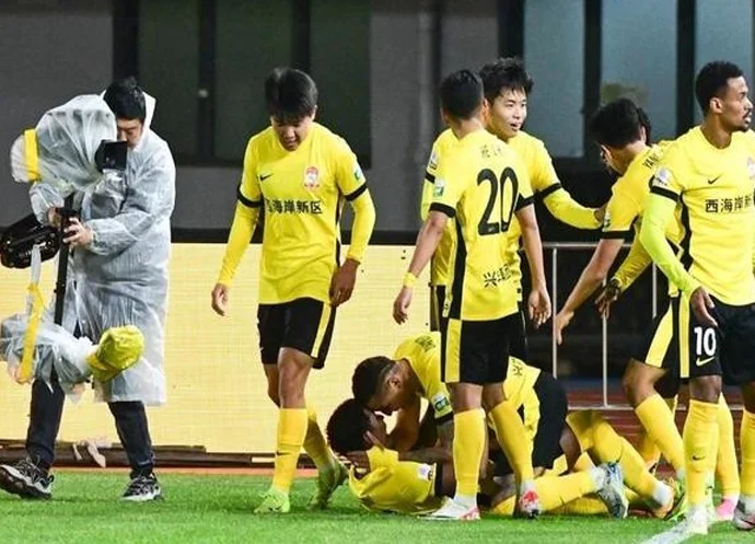 中超积分榜：成都蓉城3连胜登上榜首，青岛西海岸升至第七相关图五