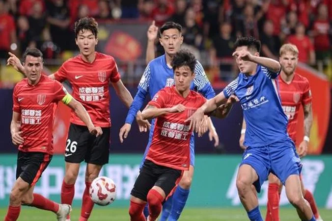 1-0登顶，中超第1首败倒下，成都队爆发23分，追平上海队相关图二