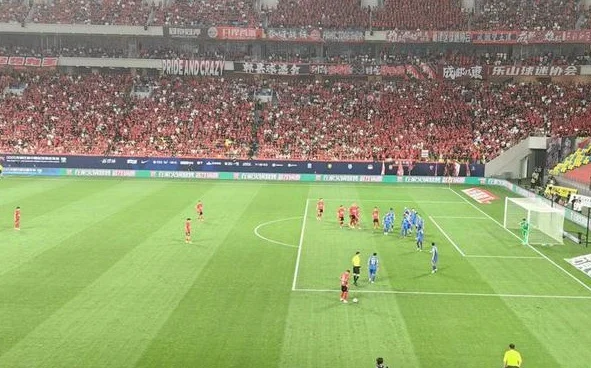中超积分榜：成都蓉城3连胜登上榜首，青岛西海岸升至第七相关图二