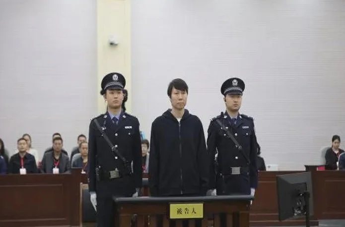 从“铁帅”到“铁窗”，原国足主帅李铁要憋20年不能吹头发了