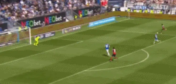 4-0！汉堡真杀疯了：登上榜首+甩开第三名4分，下轮赢球=重返德甲相关图五