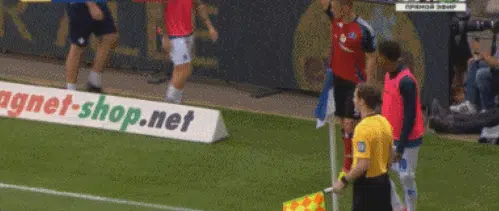 4-0！汉堡真杀疯了：登上榜首+甩开第三名4分，下轮赢球=重返德甲相关图三