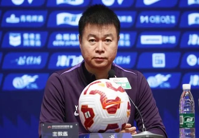 于根伟：将以最佳阵容战河南队，不论谁上场都会为天津拼搏