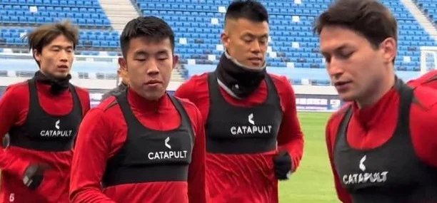 李霄鹏人见人欺 只能收拾谢晖了！场地好好浇水 赛后谁都别怪运气相关图五