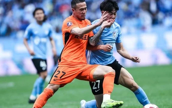 27岁归化坐稳中超主力！曾获得欧洲联赛金靴，本赛季10场打进2球