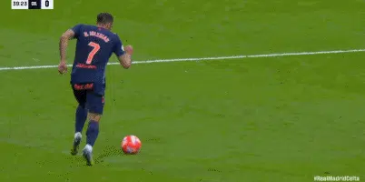 2-0！西甲第7被皇马打懵，6分钟2脚远射，居莱尔+姆巴佩技惊四座相关图八