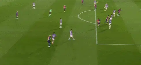 2-1！弗圣神换人，拉菲尼亚救主，巴萨16轮不败，让皇马绝望相关图三