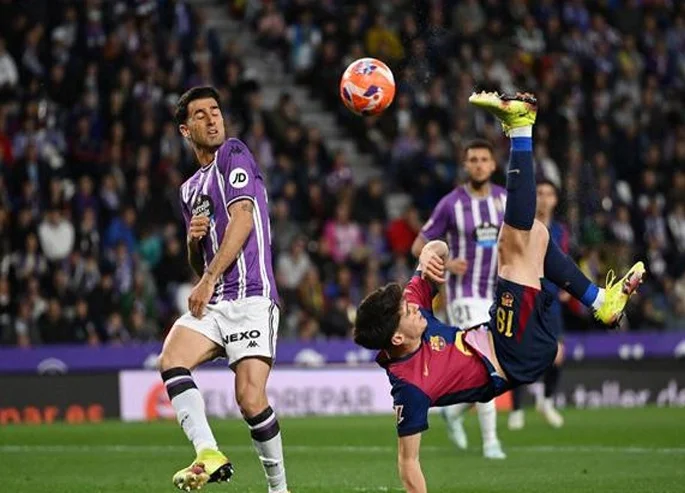 2-1！弗圣神换人，拉菲尼亚救主，巴萨16轮不败，让皇马绝望相关图二