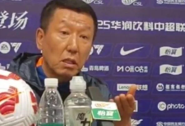 66岁崔康熙叉腰无奈！禁止问下课问题 怒怼记者：你是我老板吗？