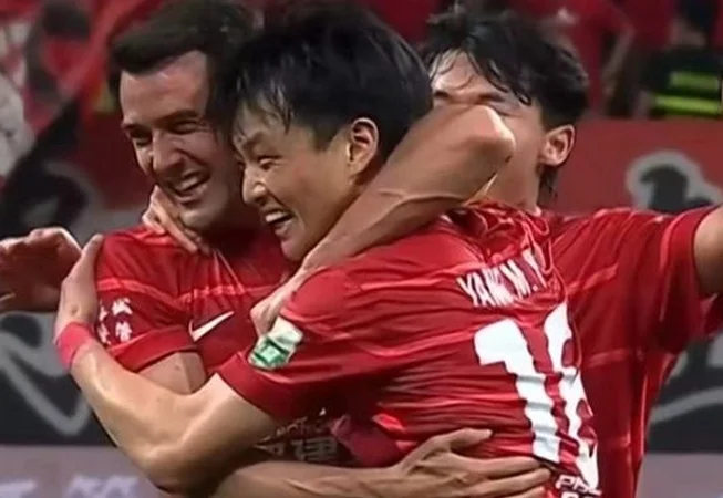 中国足球第一次：“川渝双雄”同时高居中超中甲榜首！