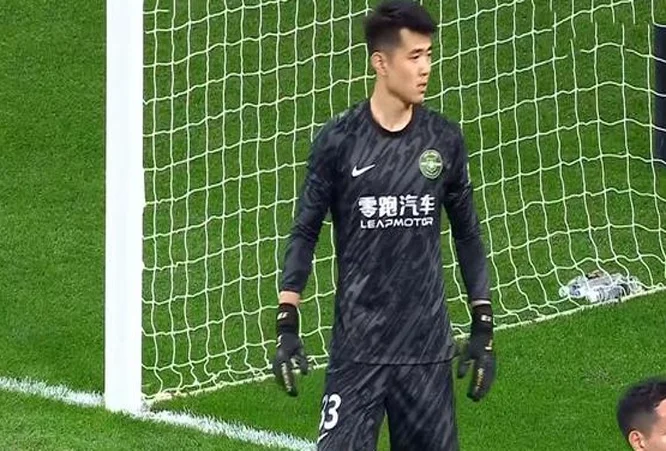 四连胜，成都蓉城2-1浙江巩固头名，韦世豪破门 王钰栋遇遭瓶颈期相关图五