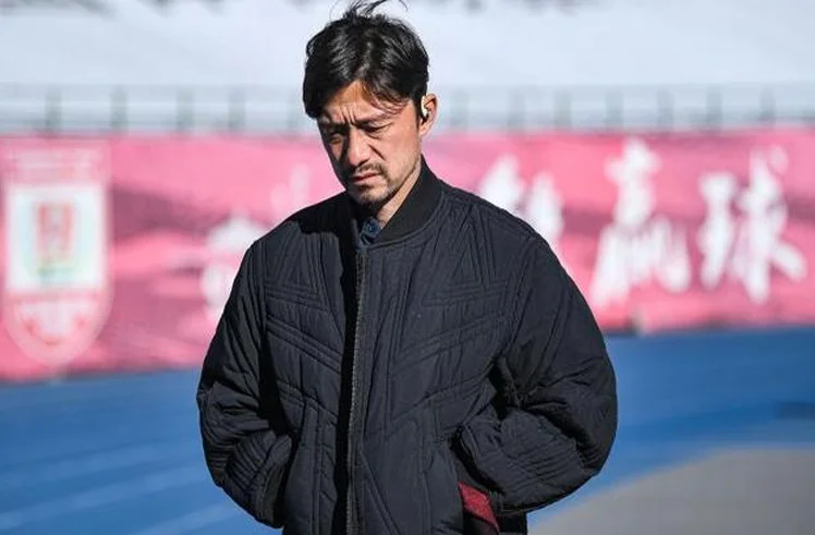 足球报：亚泰开局惨淡谢晖有压力，客战海牛是关乎保级的6分战